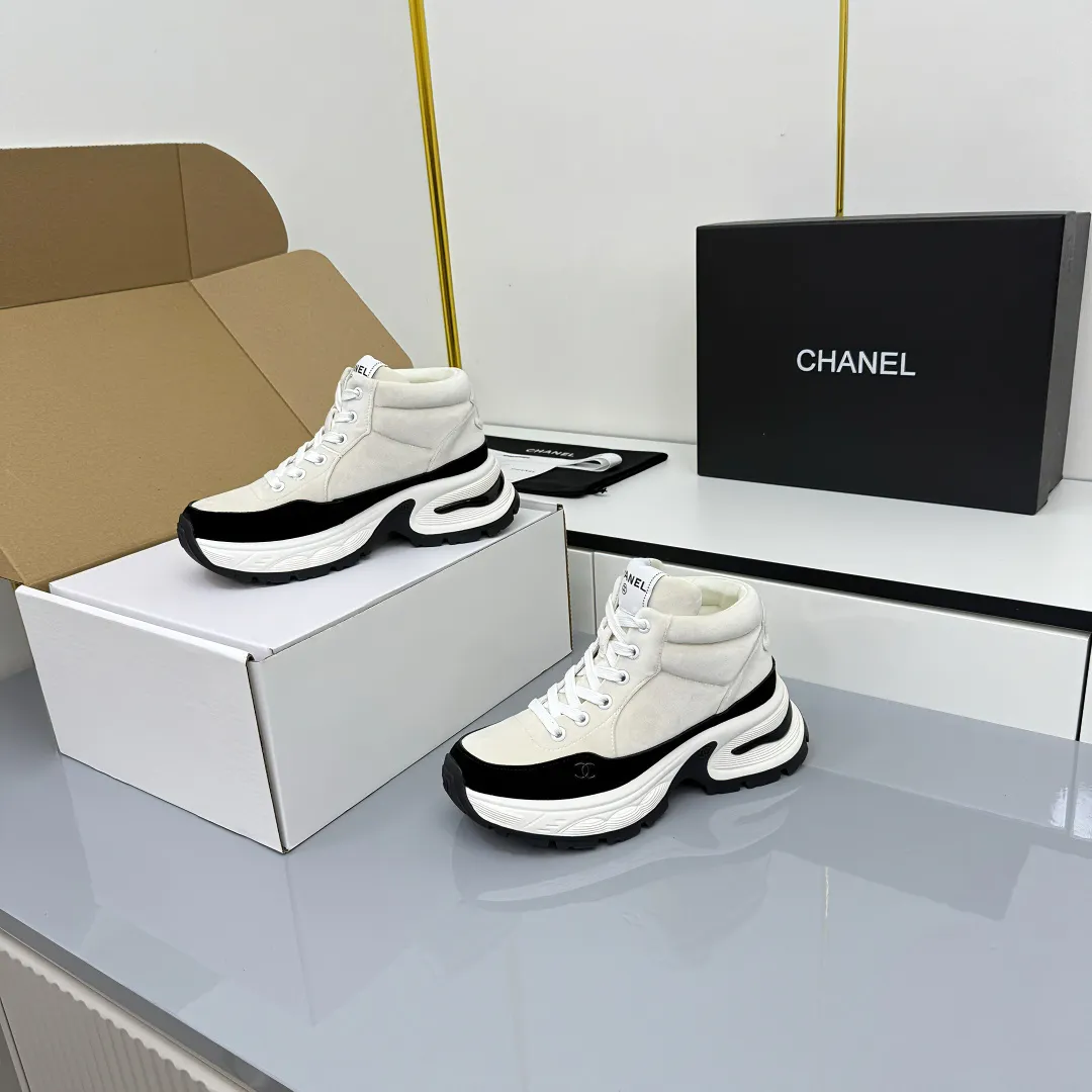 👟👟Ex-factory price 700👟👟 Chanel bread shoes ~ original calfskin panda shoes Chanel 25C latest hot style panda black and white sports shoes casual sneakers Xiaoxiang hot item classic black and white panda color coco girls must pay Fabric: original custom mixed sheepskin lining: original imported breathable mesh lining outsole: Original molded rubber + TPU combination Size: Women's 35-41